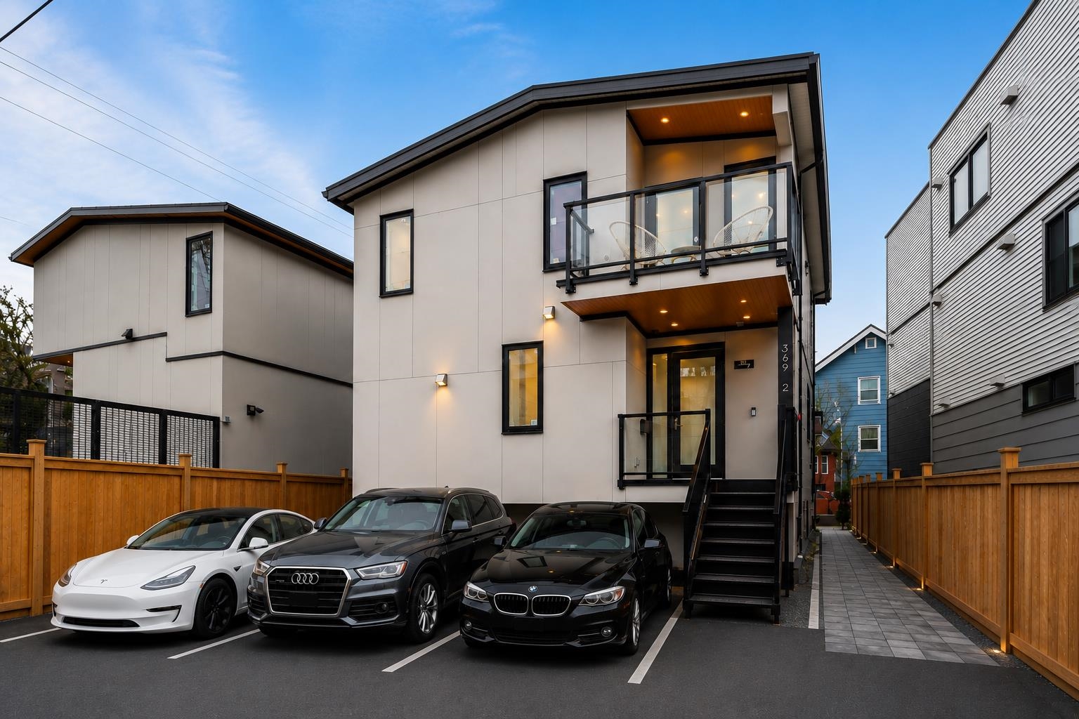 2-369 16th Avenue E, Vancouver, BC, V5T 2T7