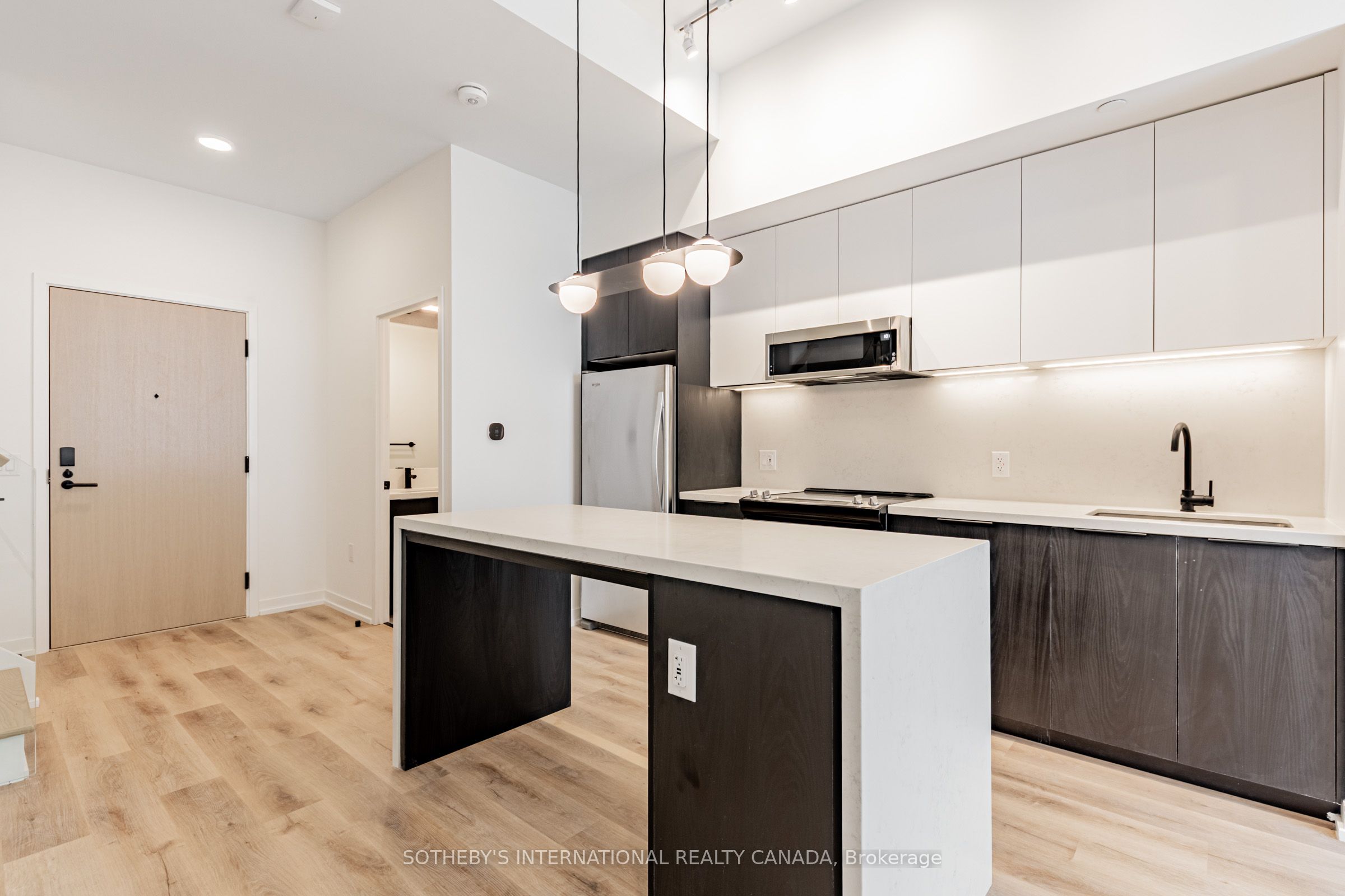 Additional image 3 of TH#101-5 York Garden Way, Toronto, ON, M6A 2V1