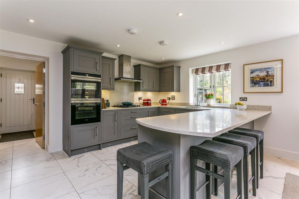 Additional image 2 of 3 bed detached house for saleCherry Garden Lane, Maidenhead SL6