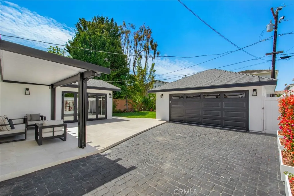 Additional image 97 of 305 Robinhood Ln, Costa Mesa, CA 92627