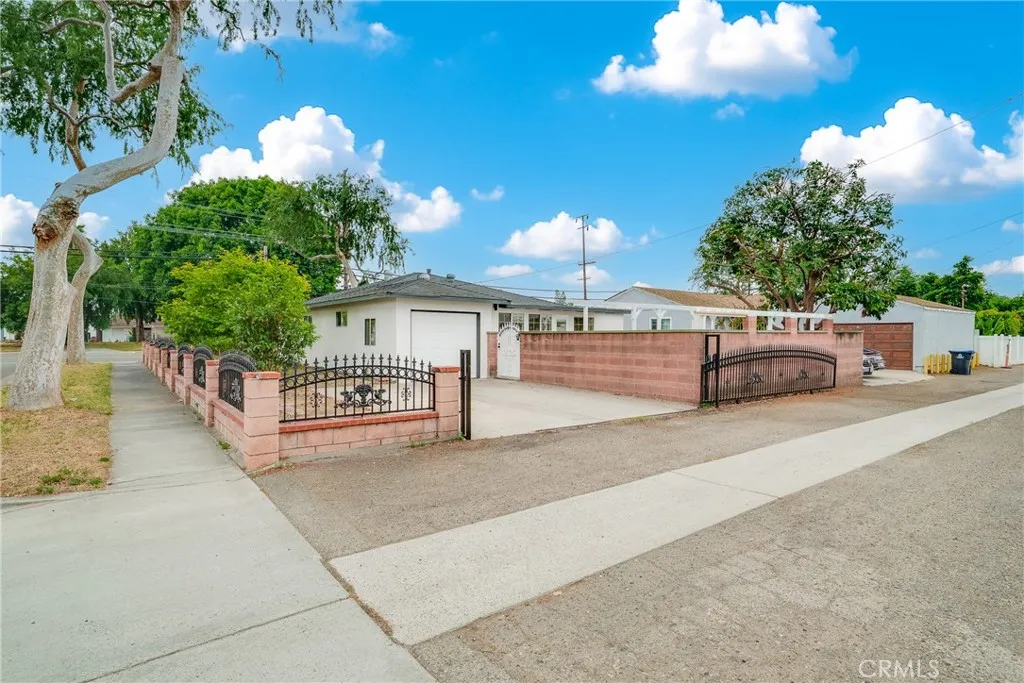 1913 W Valencia Dr, Fullerton, CA 92833