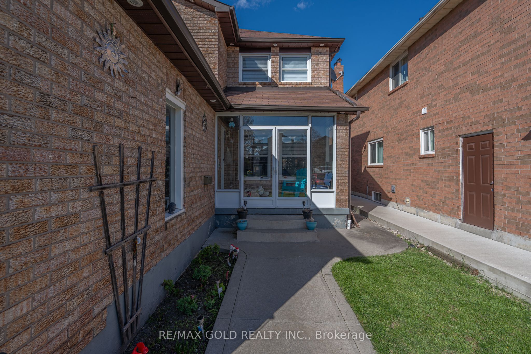 103 Lord Simcoe Drive, Brampton, ON, L6S 5H4 photo 2