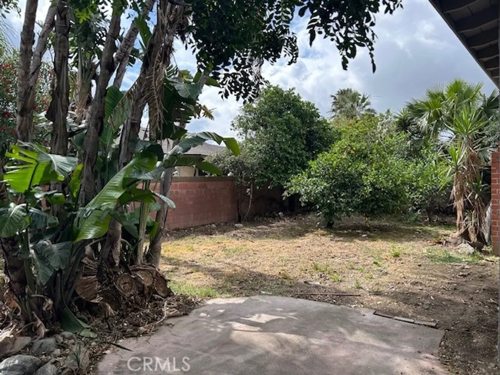 8959 Boxwood Ave, Fontana, CA 92335