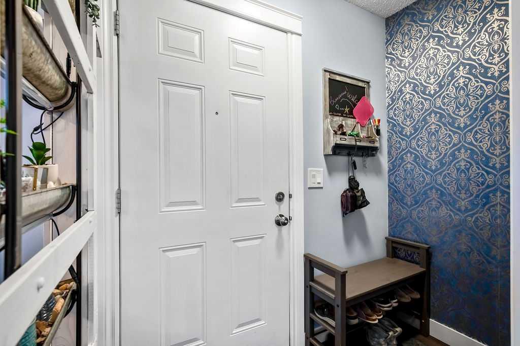 4-51 Big Hill Way SE, Airdrie, AB, T4A 1M7 photo 4