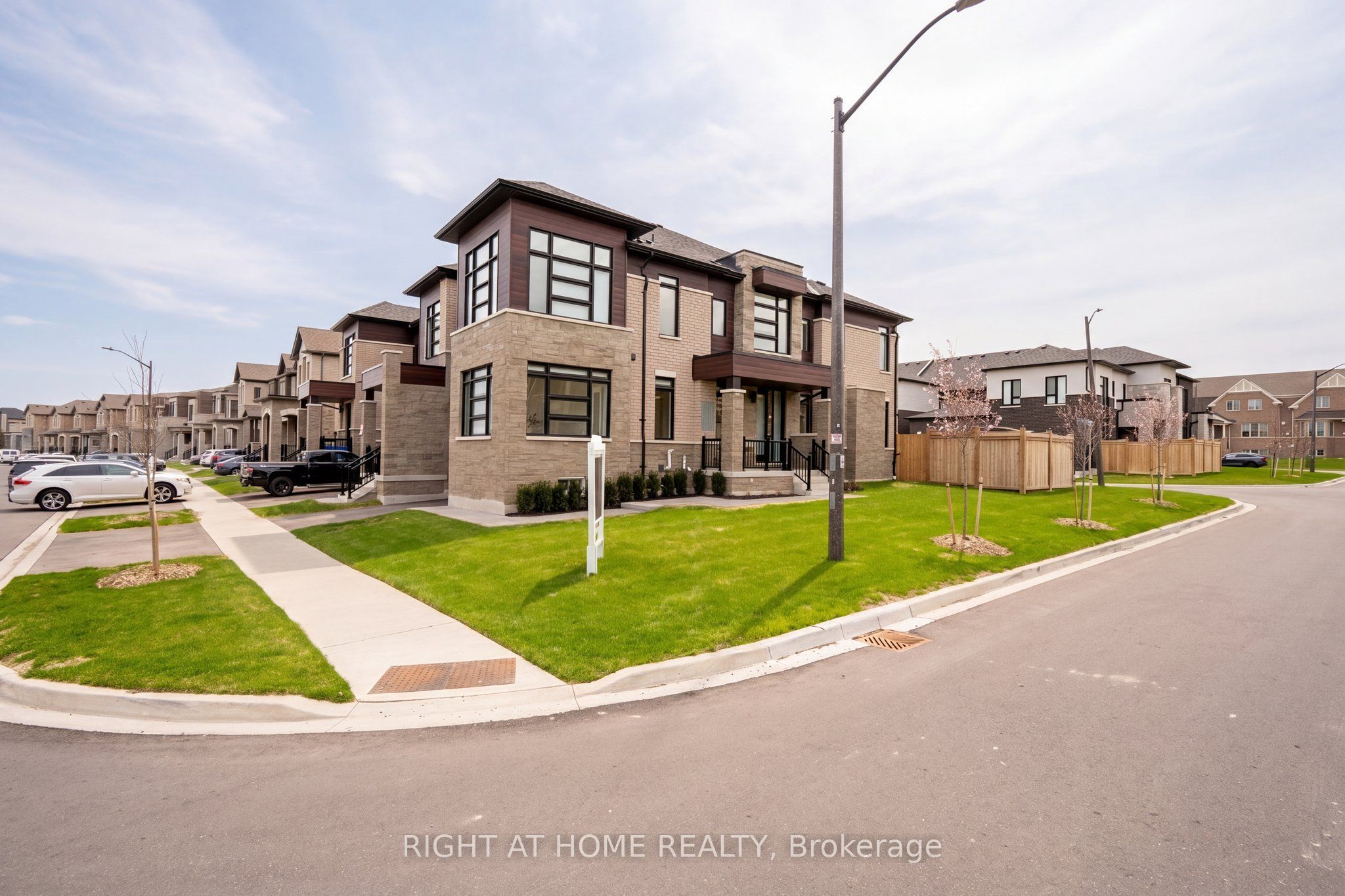 38 Van Wart Street, Whitby, ON, L1P 0P8 photo 2