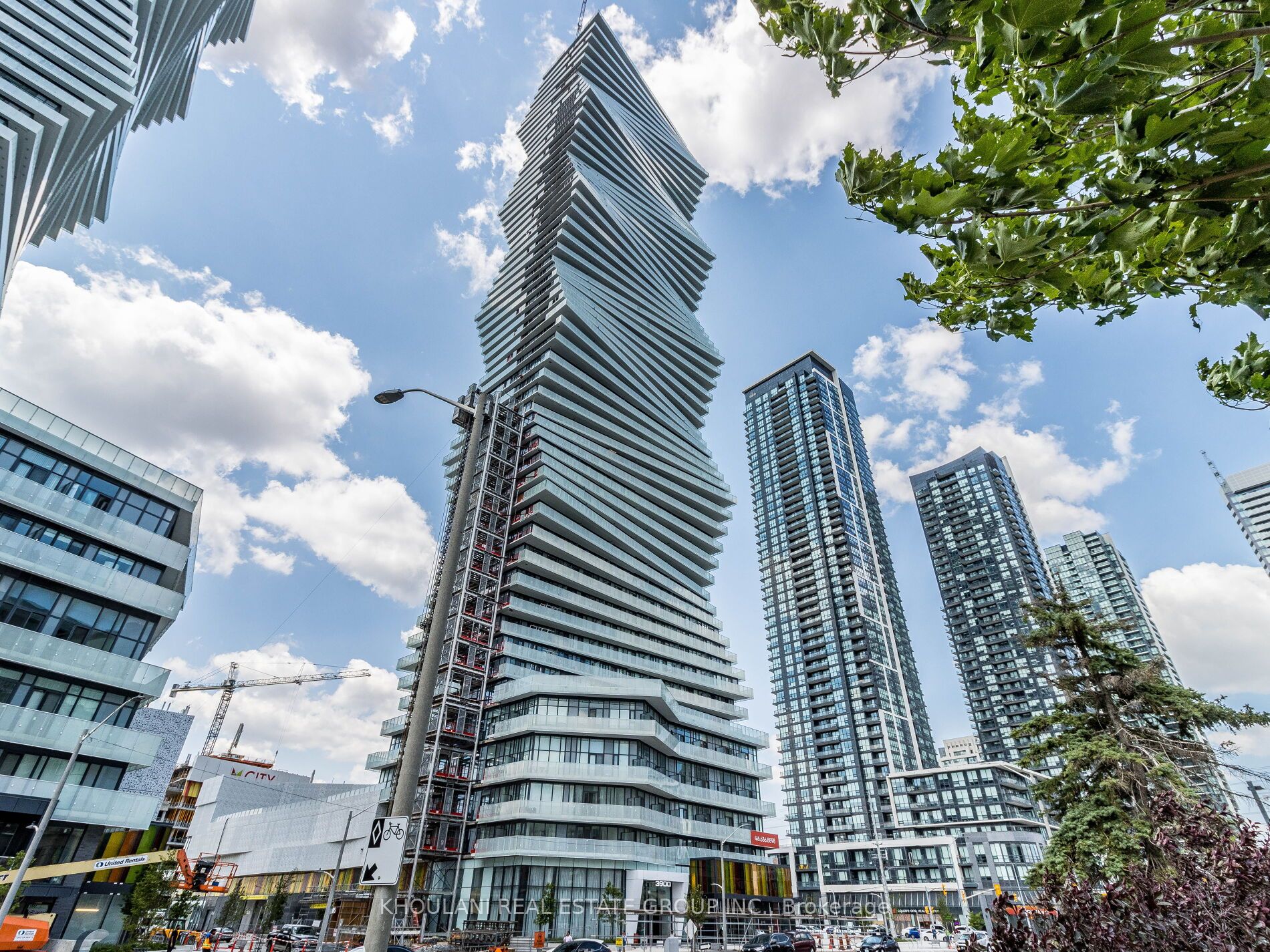 2212-3900 Confederation Parkway, Mississauga, ON, L5B 0M3