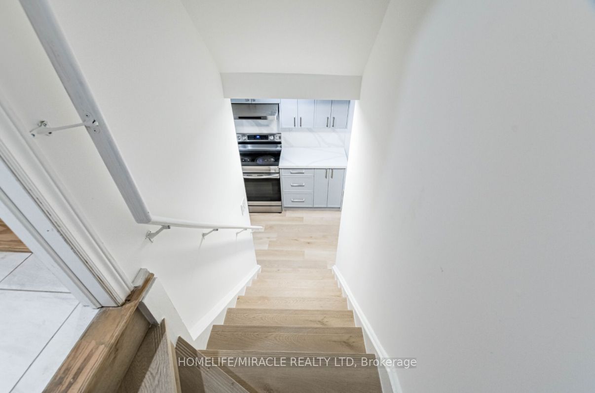 7 Bushwood Trail, Brampton, ON, L7A 5J7 photo 3