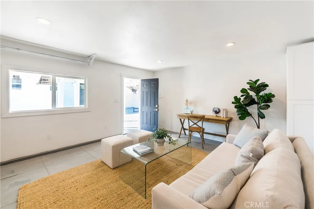 3890 S Harvard Boulevard, Los Angeles, CA 90062