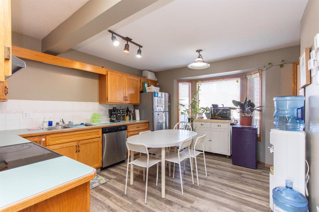 Additional image 3 of 16 Davis Close, Red Deer, AB, T4R 2L4