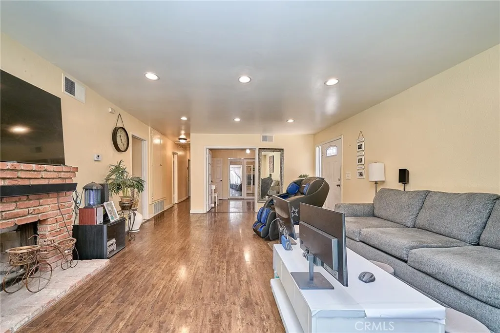 Additional image 9 of 20951 Gault St, Canoga Park, CA 91303