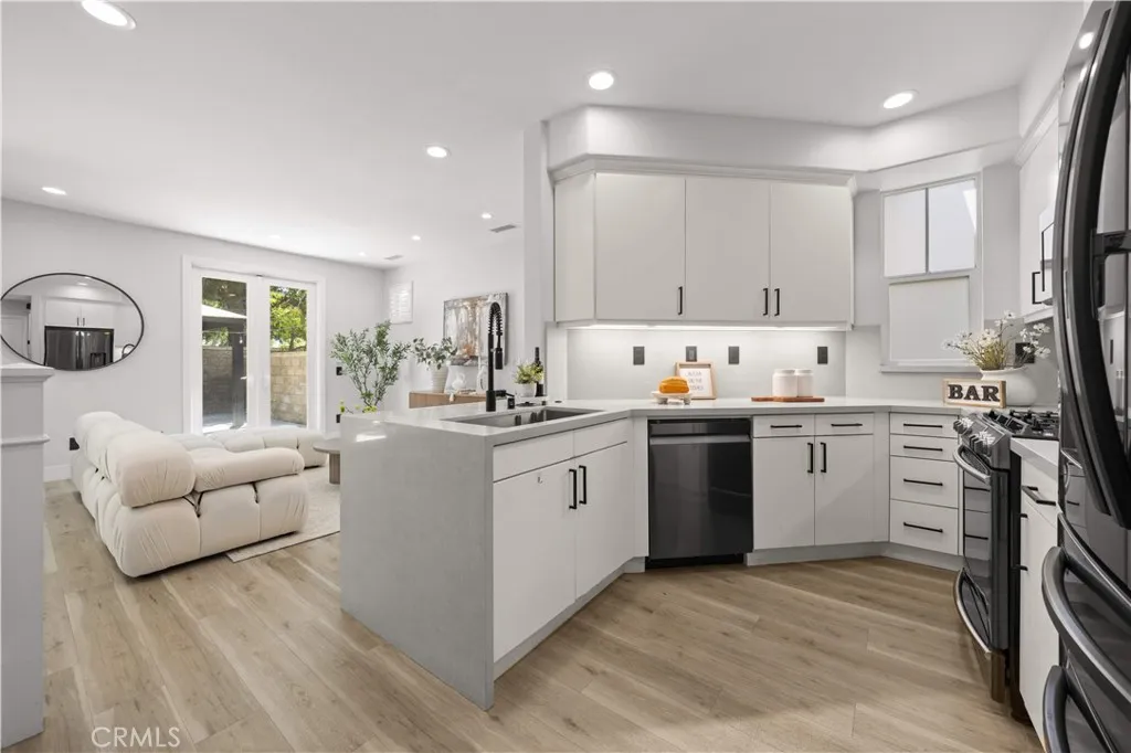 Additional image 11 of 328 Flyers Ln, Tustin, CA 92782