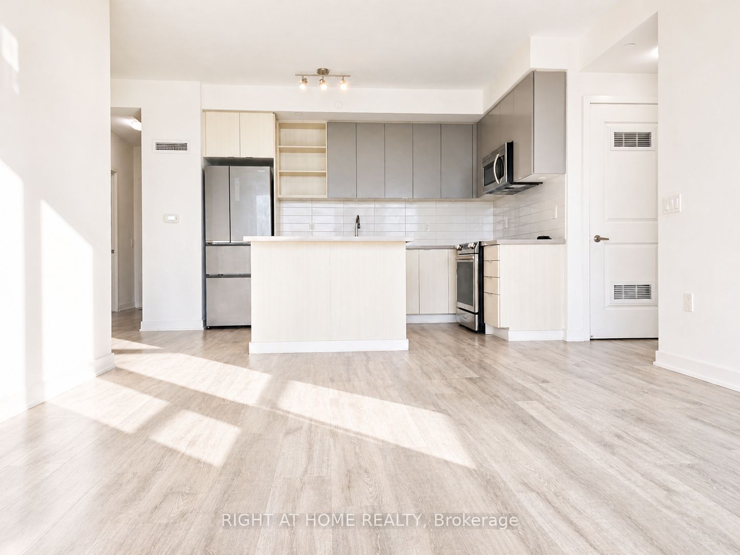 709-4677 Glen Erin Drive, Mississauga, ON, L5M 2E3