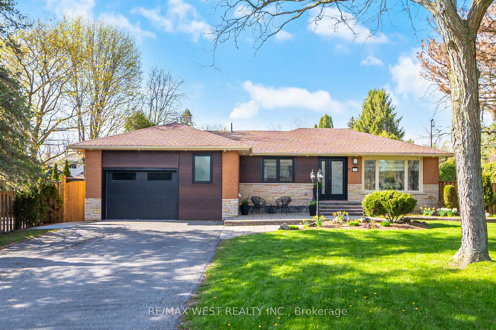 4 Avon Court, Whitby, ON, L1N 3H3