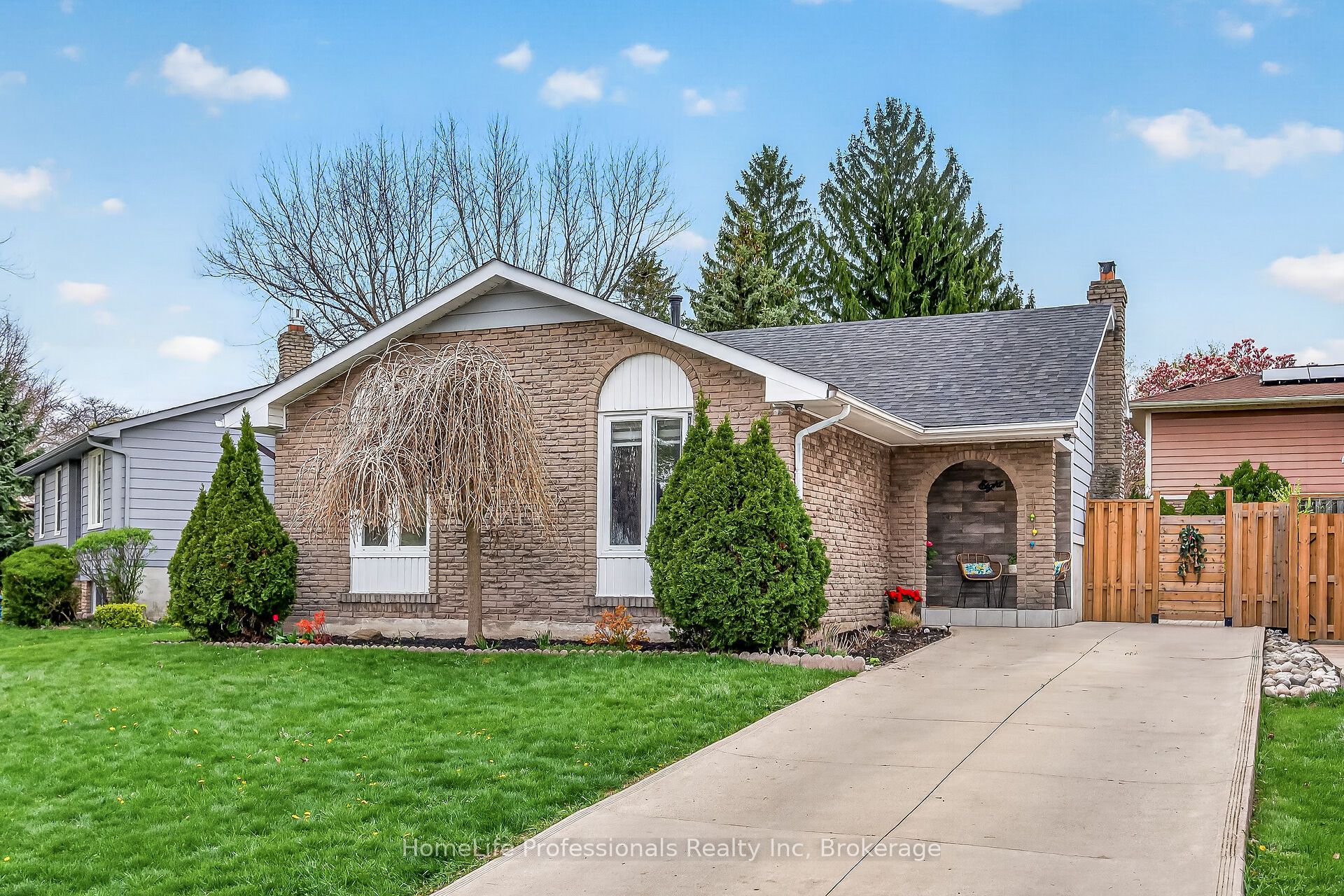 8 Forestgate Avenue, Hamilton, ON, L9C 6A3