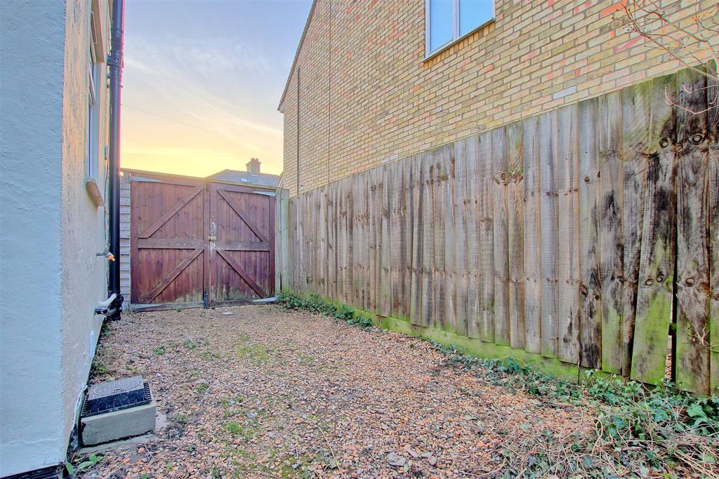 Additional image 18 of 5 bed semi-detached house for saleElizabeth Way, Cambridge CB4