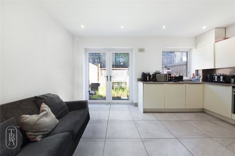 Barnfield Place, London E14
