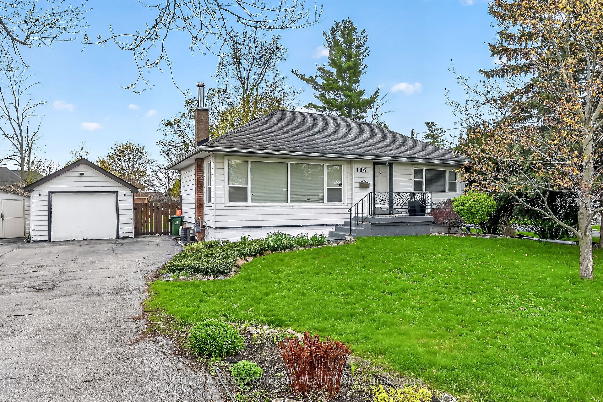 186 Seneca Avenue, Hamilton, ON, L9B 1M2