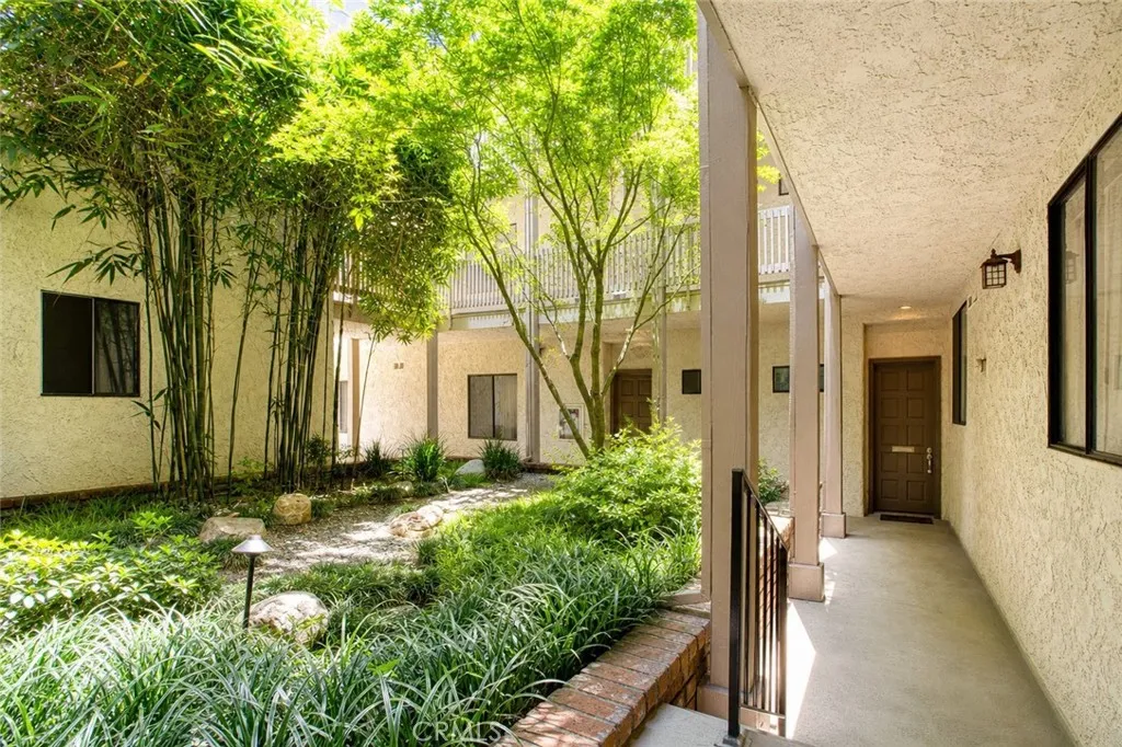 Additional image 61 of 10470 Riverside Dr Unit 102, Toluca Lake, CA 91602