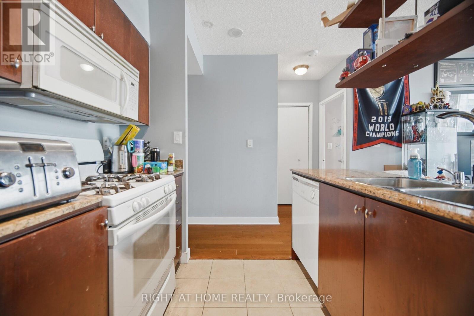 Additional image 5 of 2107-10 Navy Warf Court, Toronto, ON, M5V3V2