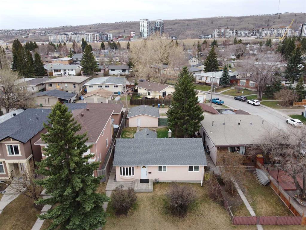 7615 36 Avenue NW, Calgary, AB, T3B1V2