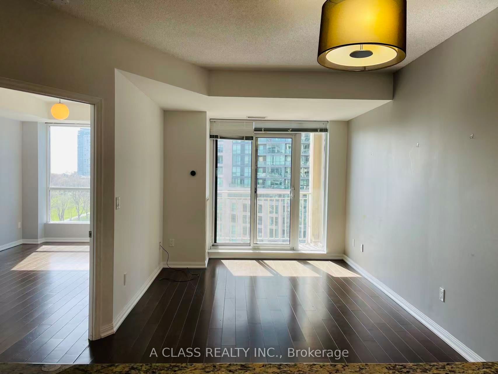 Additional image 4 of 902-628 Fleet Street, Toronto, ON, M5V 1A8