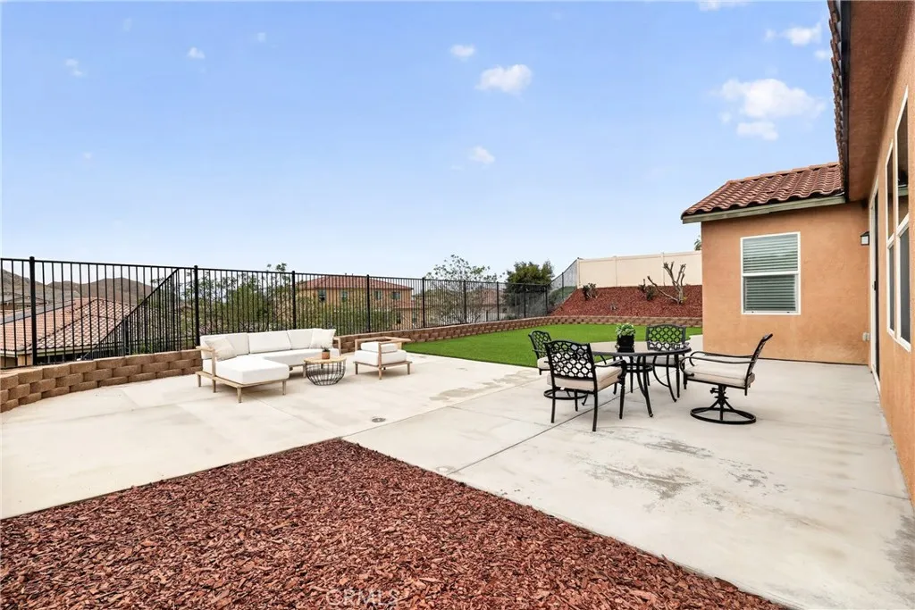 7335 Stockyard Rd, Riverside, CA 92507