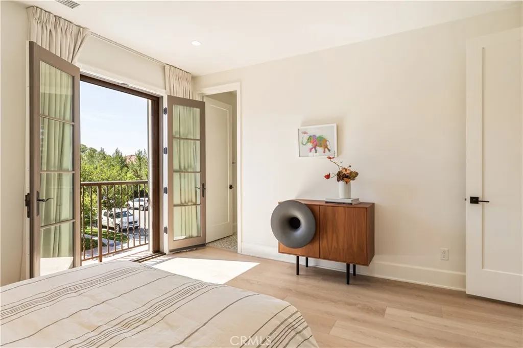 Additional image 19 of 135 Statura, Irvine, CA 92602