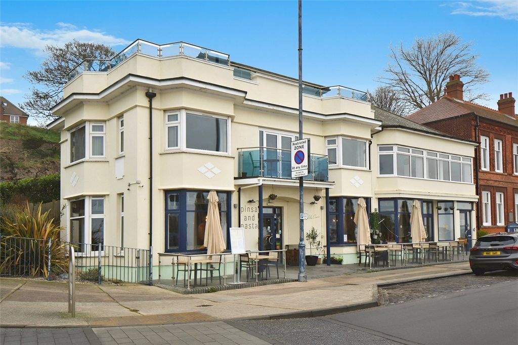 Additional image 18 of 2 bed flat for saleUndercliff Road West, Felixstowe, Suffolk IP11