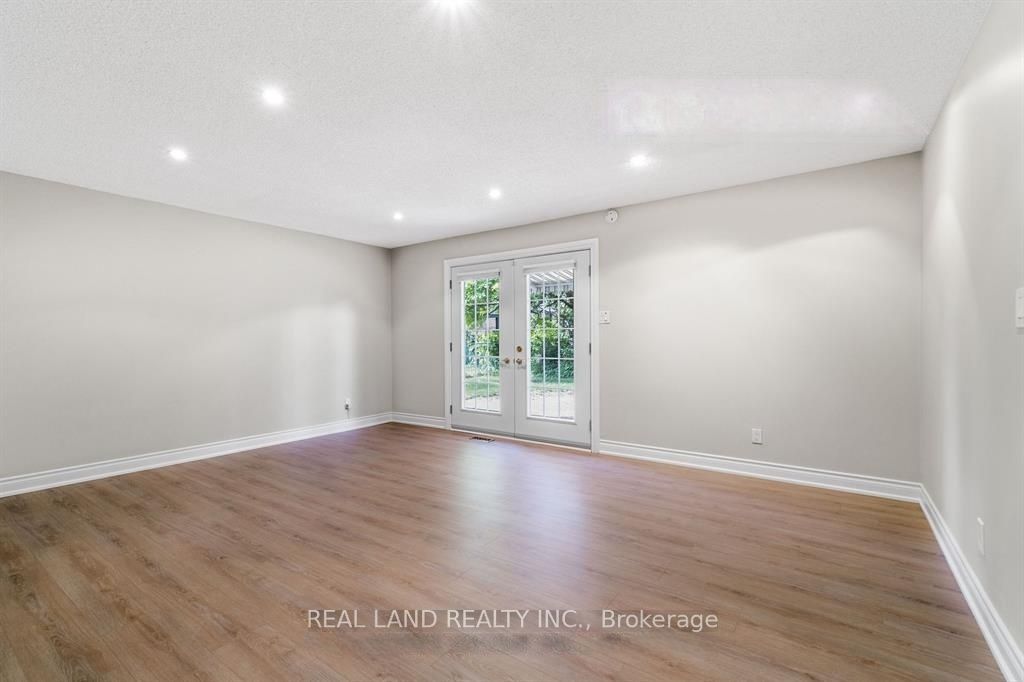 Additional image 3 of Back-360 Chantenay Drive, Mississauga, ON, L5A 1E7