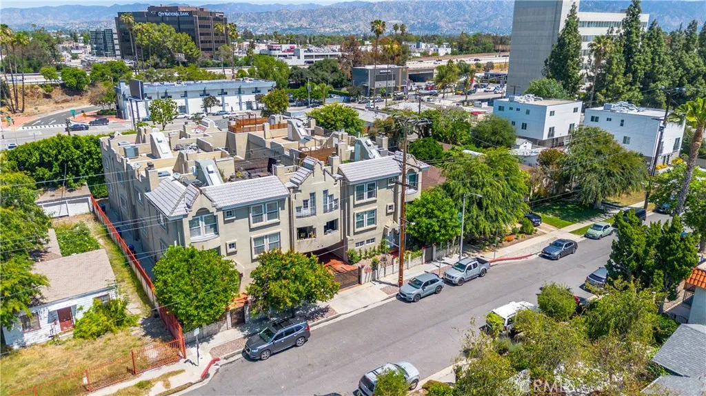 10929 Landale St Unit 4, Toluca Lake, CA 91602