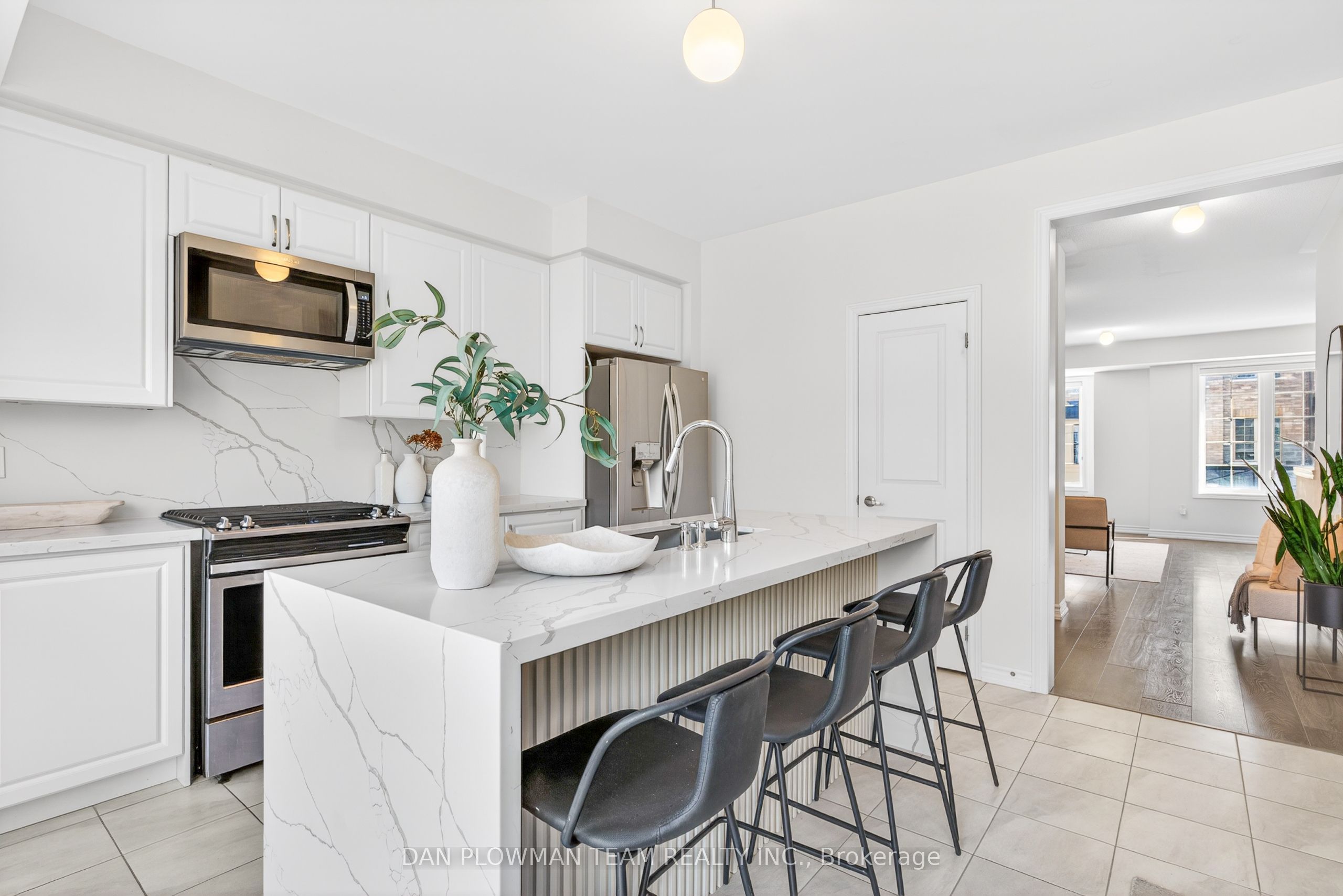 30 Hallmark Way, Whitby, ON, L1P 0K2