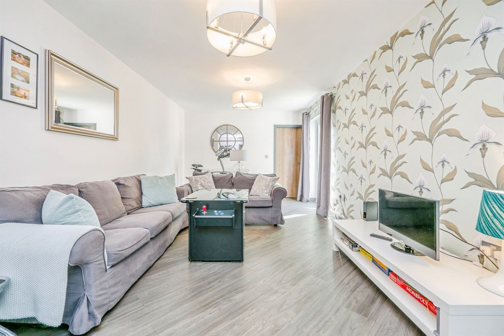 Additional image 3 of 2 bed flat for saleClaude Road, Roath, Cardiff CF24