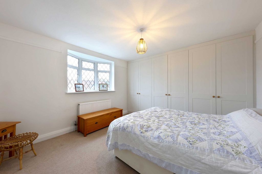Additional image 9 of 4 bed country house for saleColeshill Lane, Winchmore Hill, Amersham, Buckinghamshire HP7