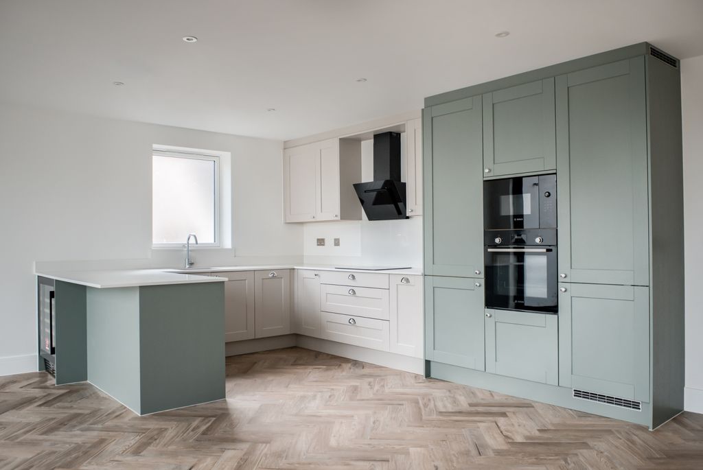 Additional image 4 of 2 bed flat for saleFlat 4, Benson Road, Stratford-Upon-Avon CV37