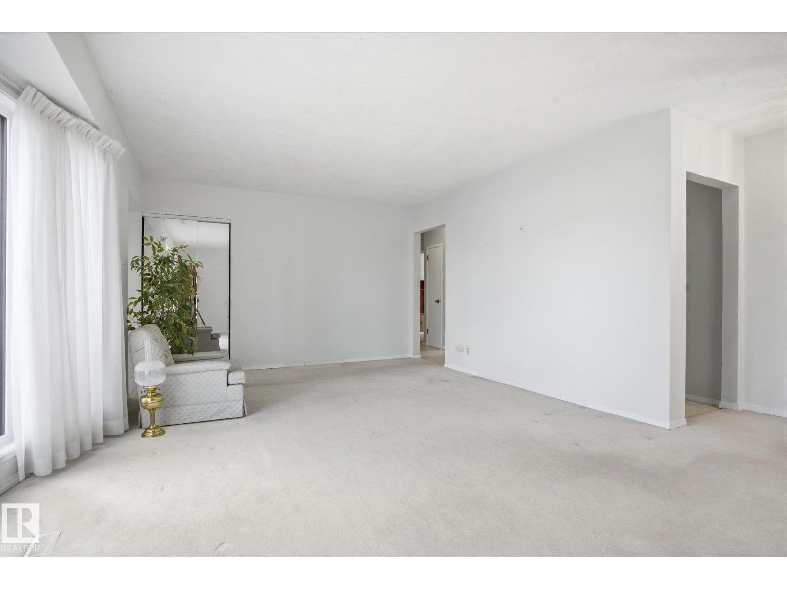 Additional image 6 of 10667 65 Street NW, Edmonton, AB, T6A2N9