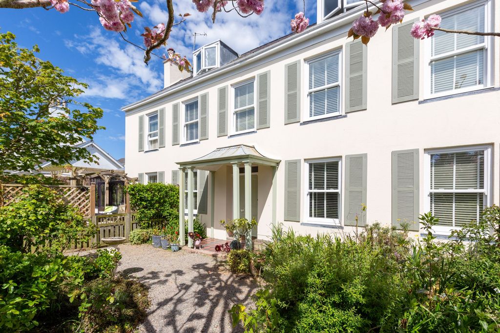 5 bed end terrace house for saleMontrose, St Clement JE2