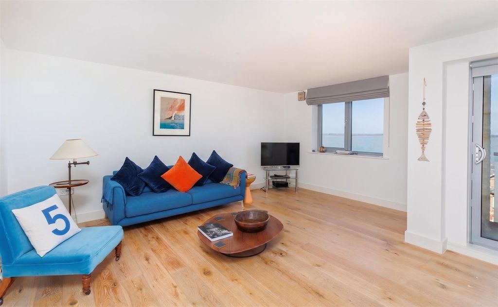 Additional image 9 of 3 bed flat for saleCowes, Isle Of Wight PO31
