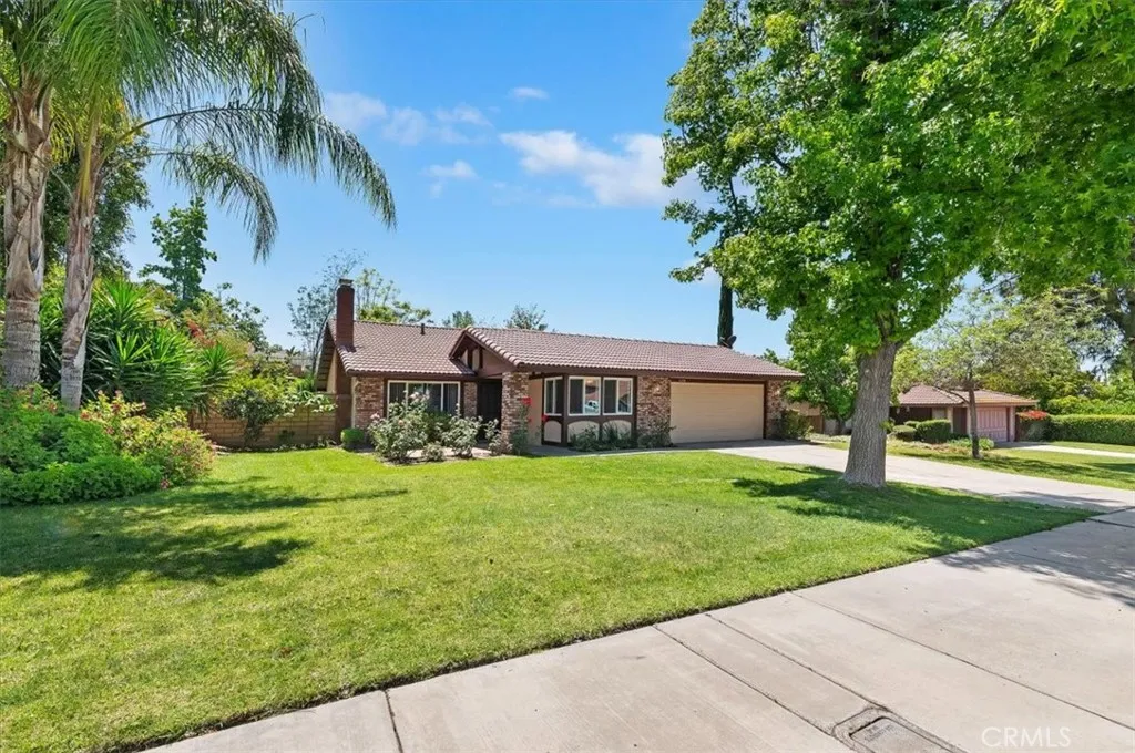 1248 Shakespeare Dr, Riverside, CA 92506 photo 2