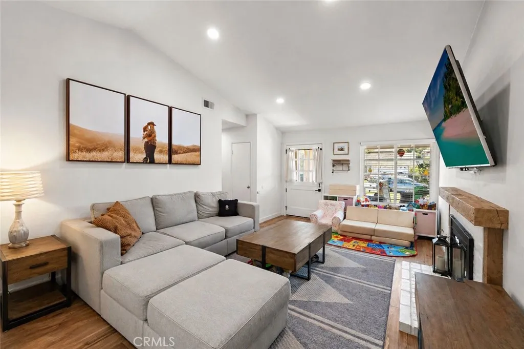Additional image 4 of 21155 Larchmont Dr, Lake Forest, CA 92630