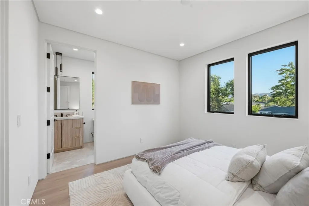 Additional image 32 of 19141 Erwin St, Tarzana, CA 91335