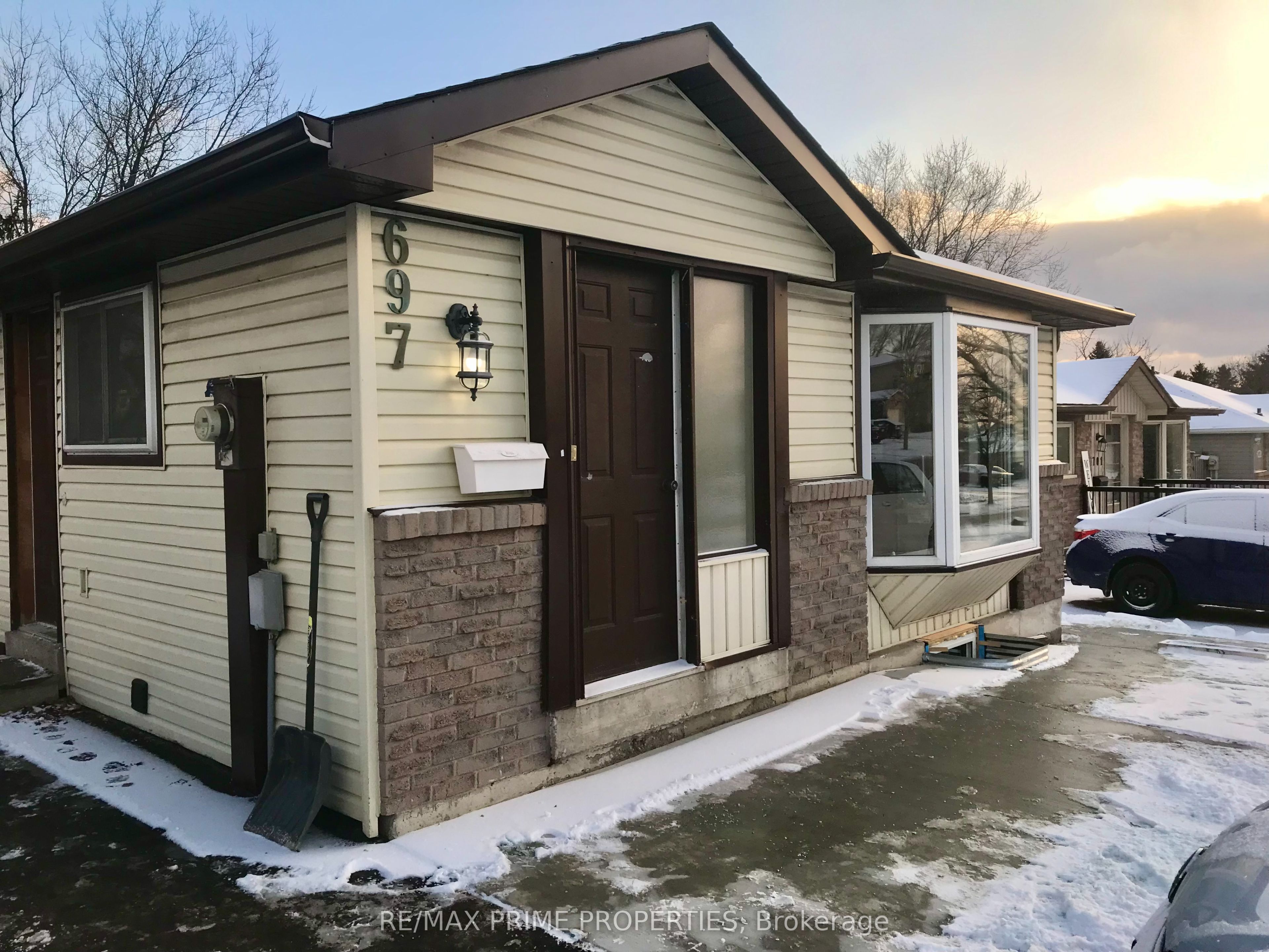 Main Floor-697 Downview Crescent, Oshawa, ON, L1H 7W4