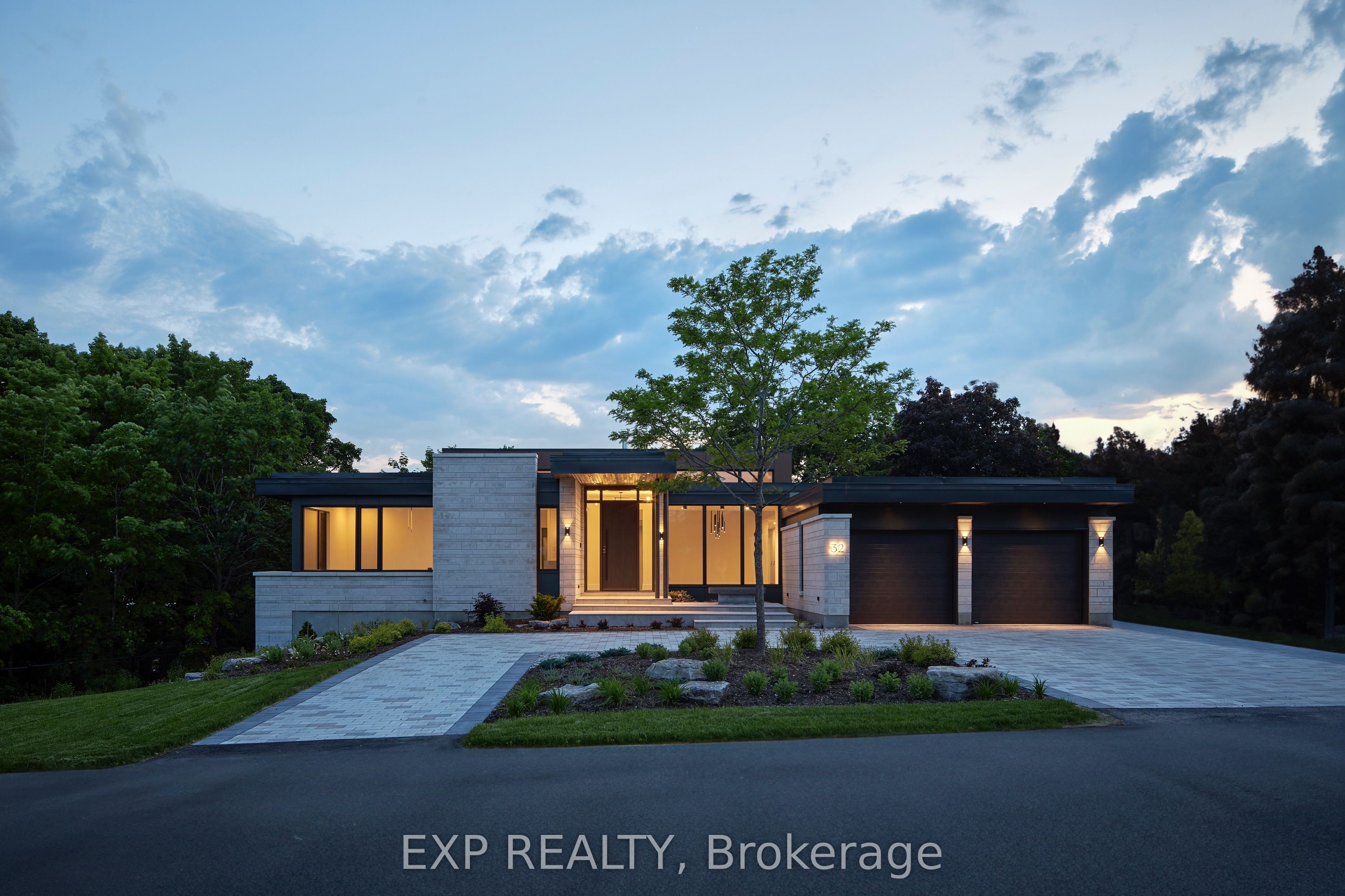 32 Clovelly Road, Ottawa, ON, K1J 6M2