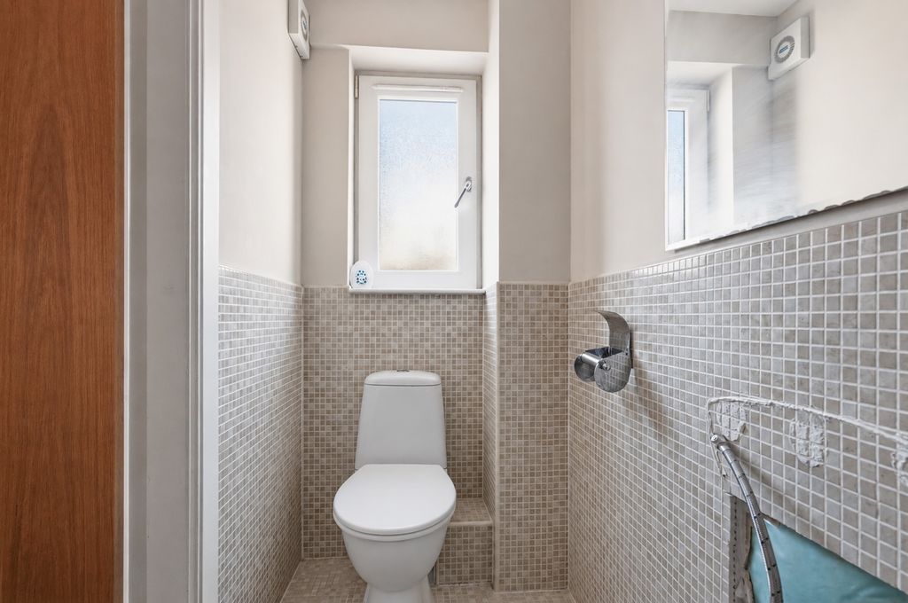 Additional image 3 of 2 bed flat for saleWellgreen Lane, Stirling FK8