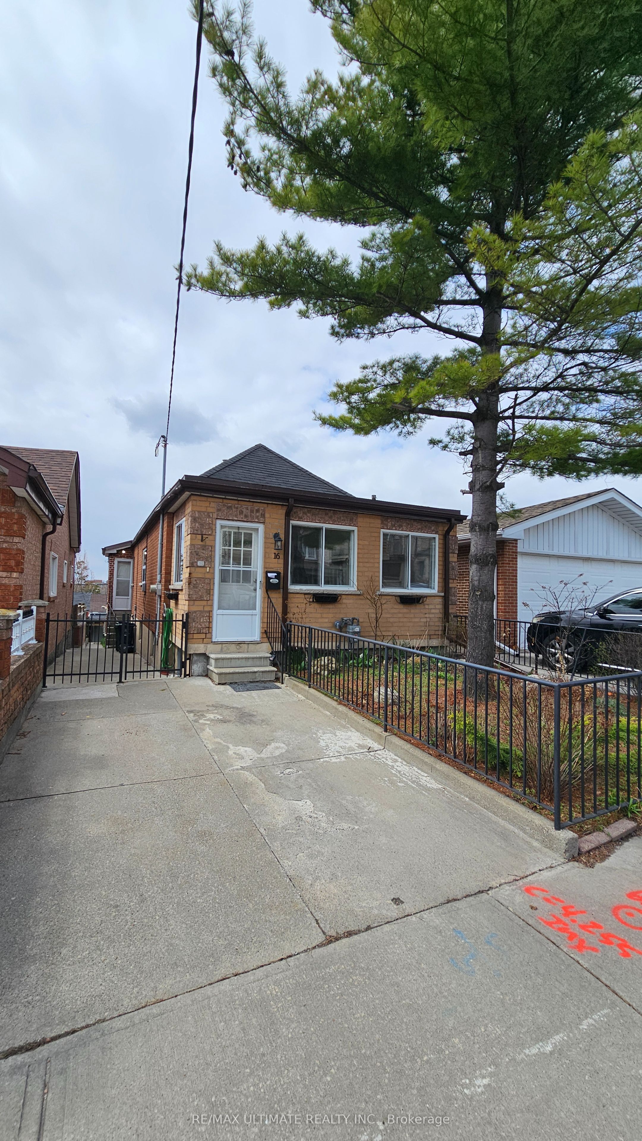 Bsmt-16 Failsworth Avenue, Toronto, ON, M6M 3J2
