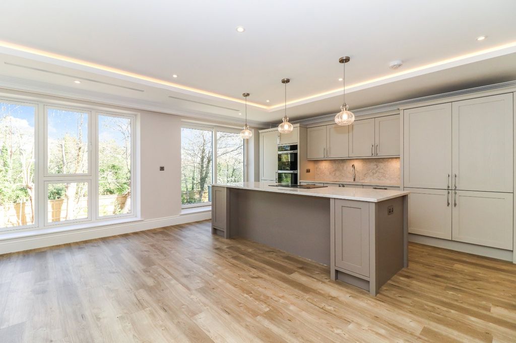 Additional image 6 of 3 bed flat for saleGregories Road, Beaconsfield HP9