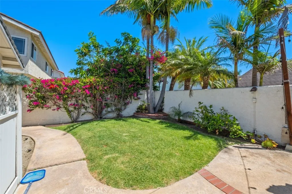 3962 Mistral Dr, Huntington Beach, CA 92649
