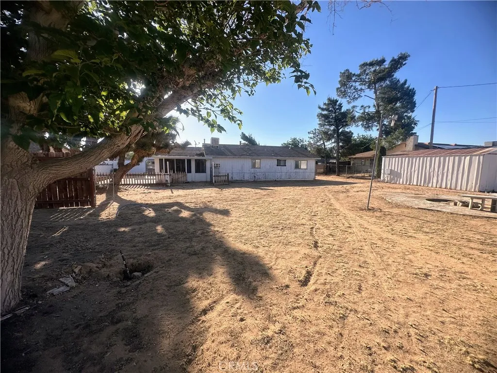 12716 Iroquois Rd, Apple Valley, CA 92308