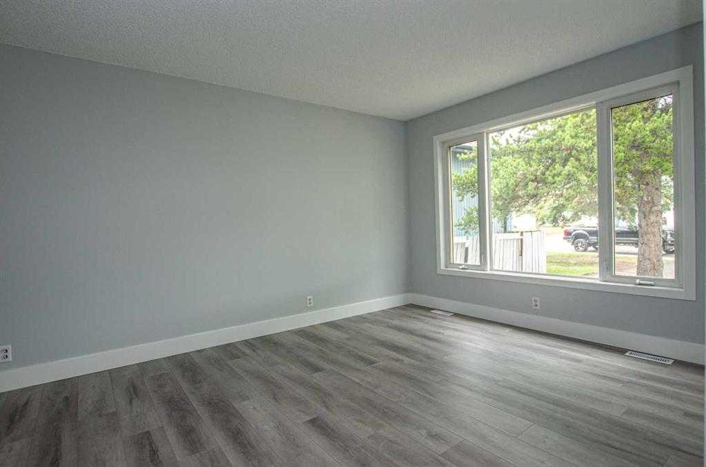 Additional image 4 of 150 Leigh Crescent, Fort Mcmurray, AB, T9K 1K6