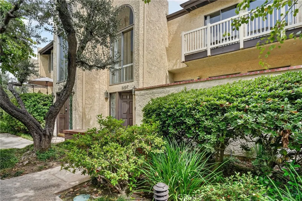 5267 Coldwater Canyon Ave Unit B, Sherman Oaks, CA 91401 photo 2