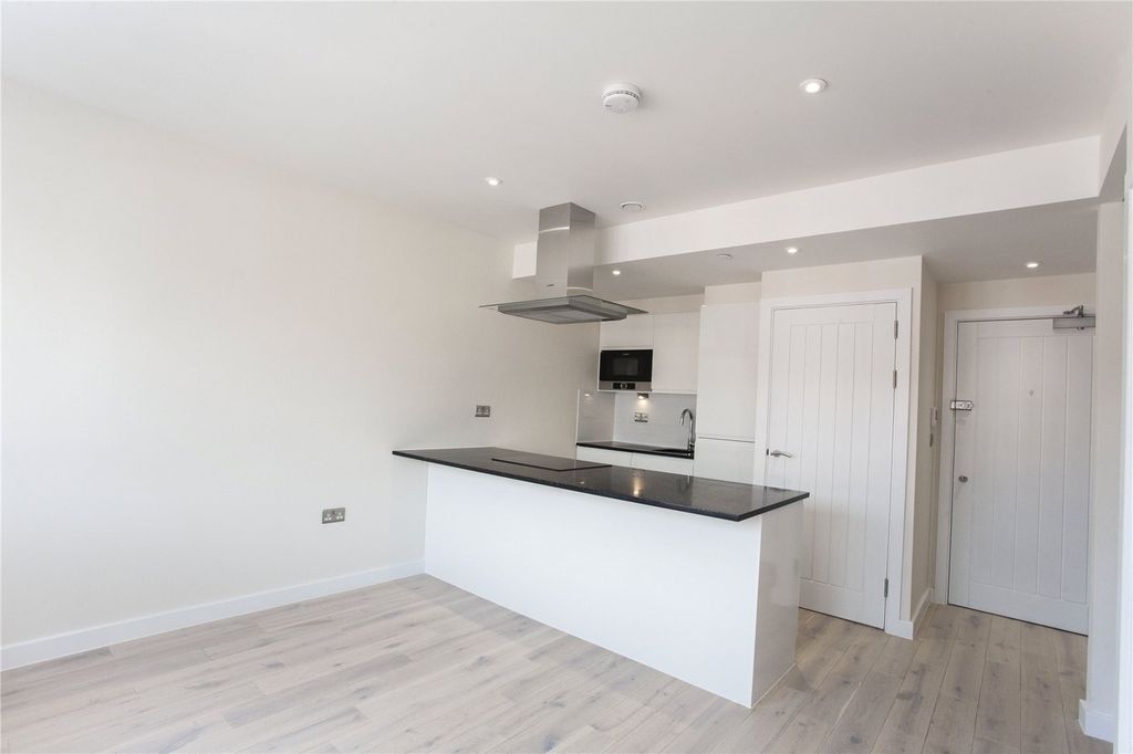 Additional image 8 of 2 bed flat for saleReynolds Court, Baring Road, Beaconsfield HP9